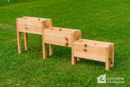 Kaskádový záhon červený smrek